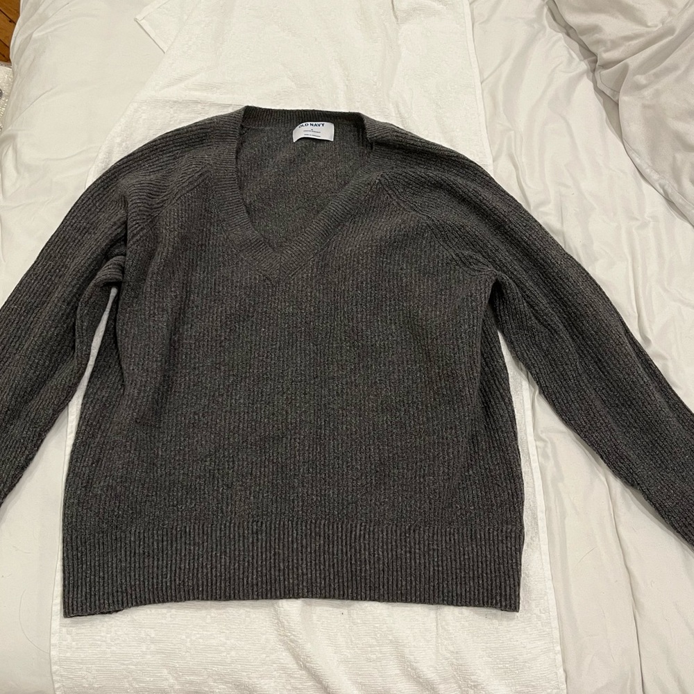 Grey V neck sweater / size M